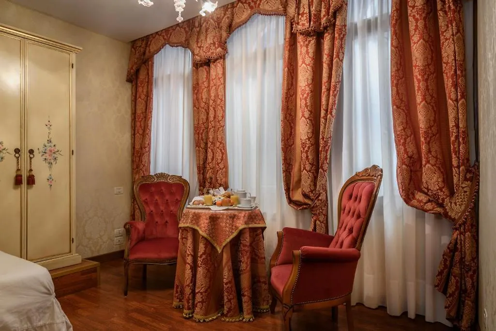 Locanda Al Leon Venice 3*,