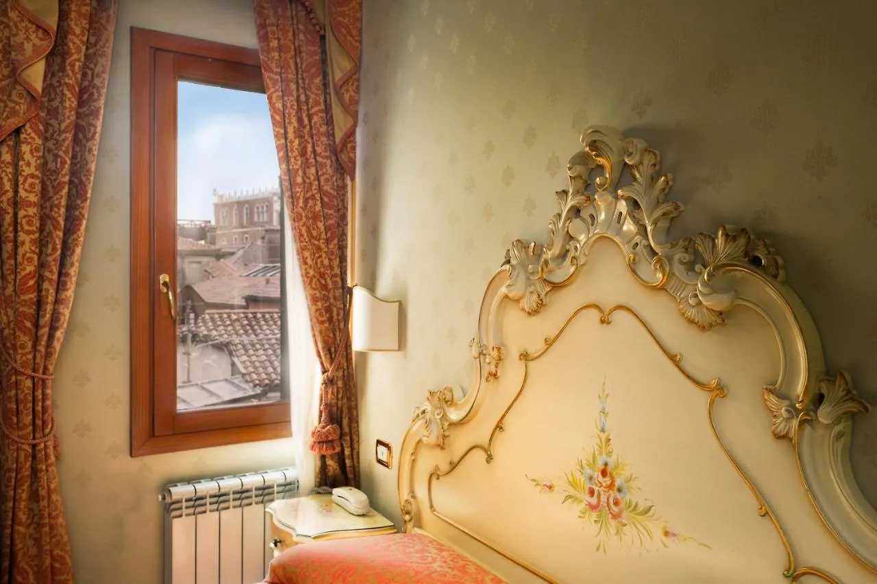 Locanda Al Leon Venice 3*,