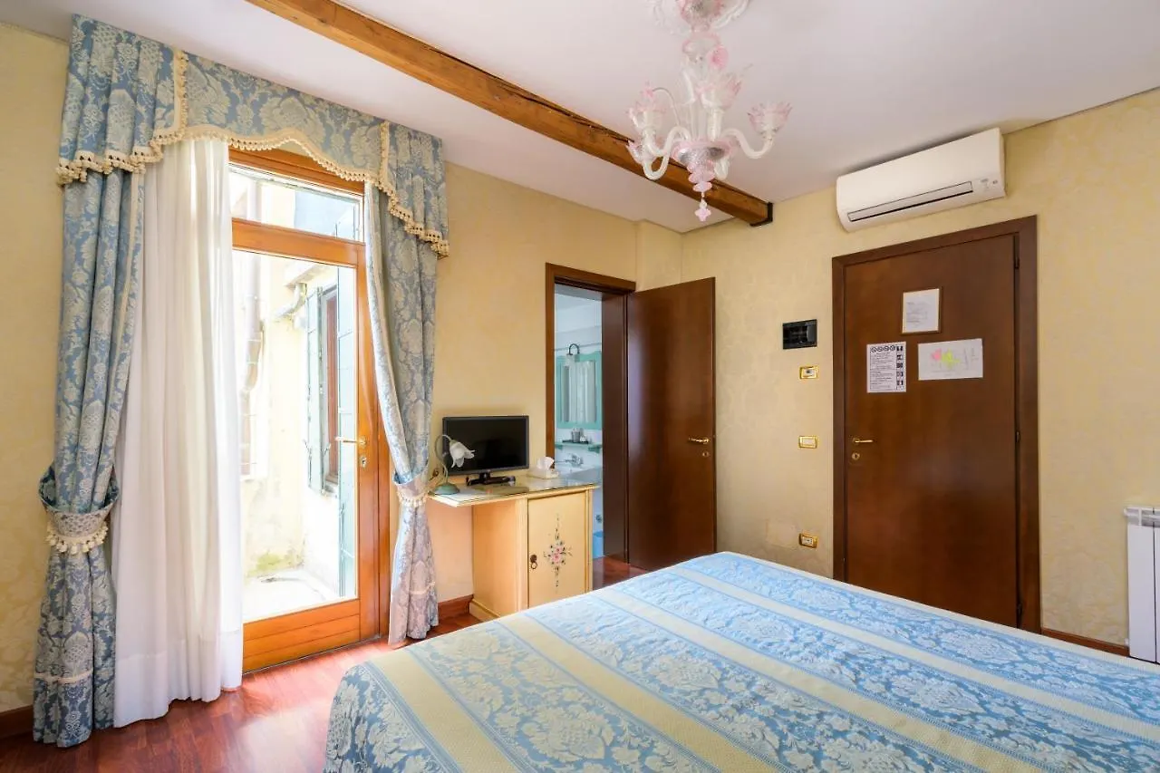 *** Bed & Breakfast Locanda Al Leon Venice Italy