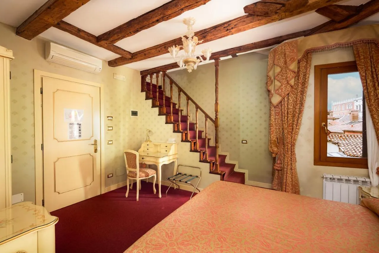 Locanda Al Leon Venice Italy