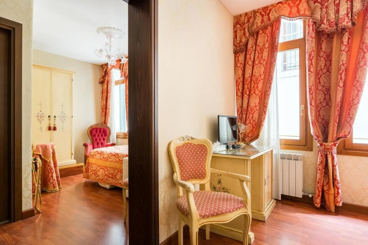 Locanda Al Leon Venice 3*,  Italy