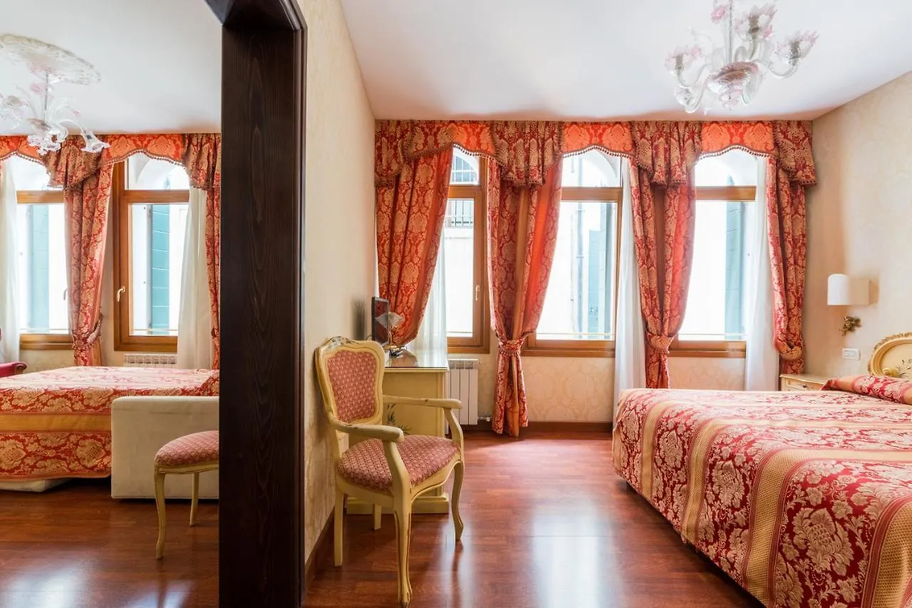 Locanda Al Leon Venice 3*,  Italy