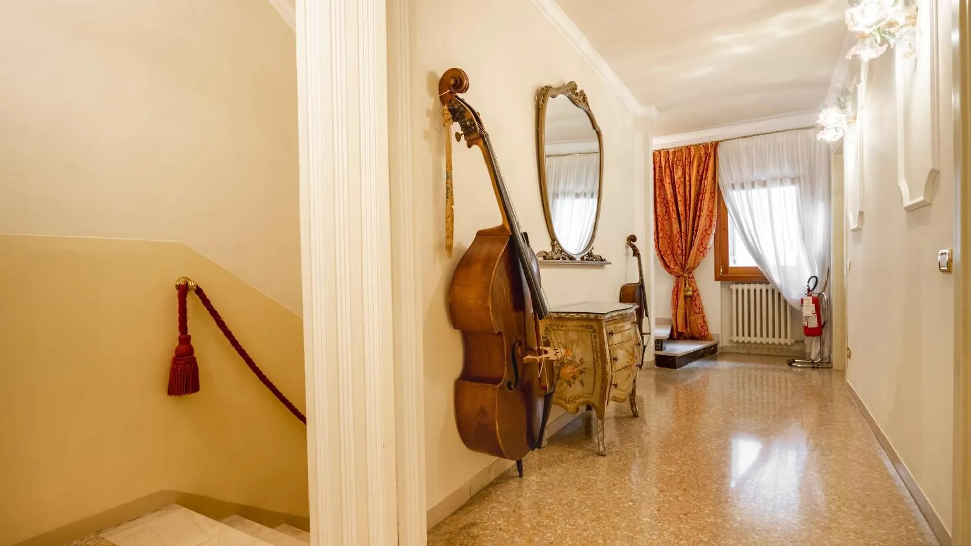 Locanda Al Leon Venice Bed & Breakfast