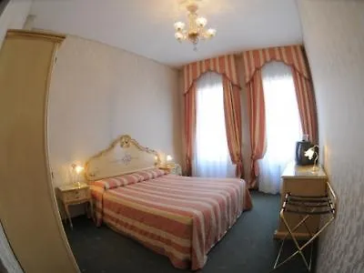 Locanda Al Leon Venice Bed & Breakfast